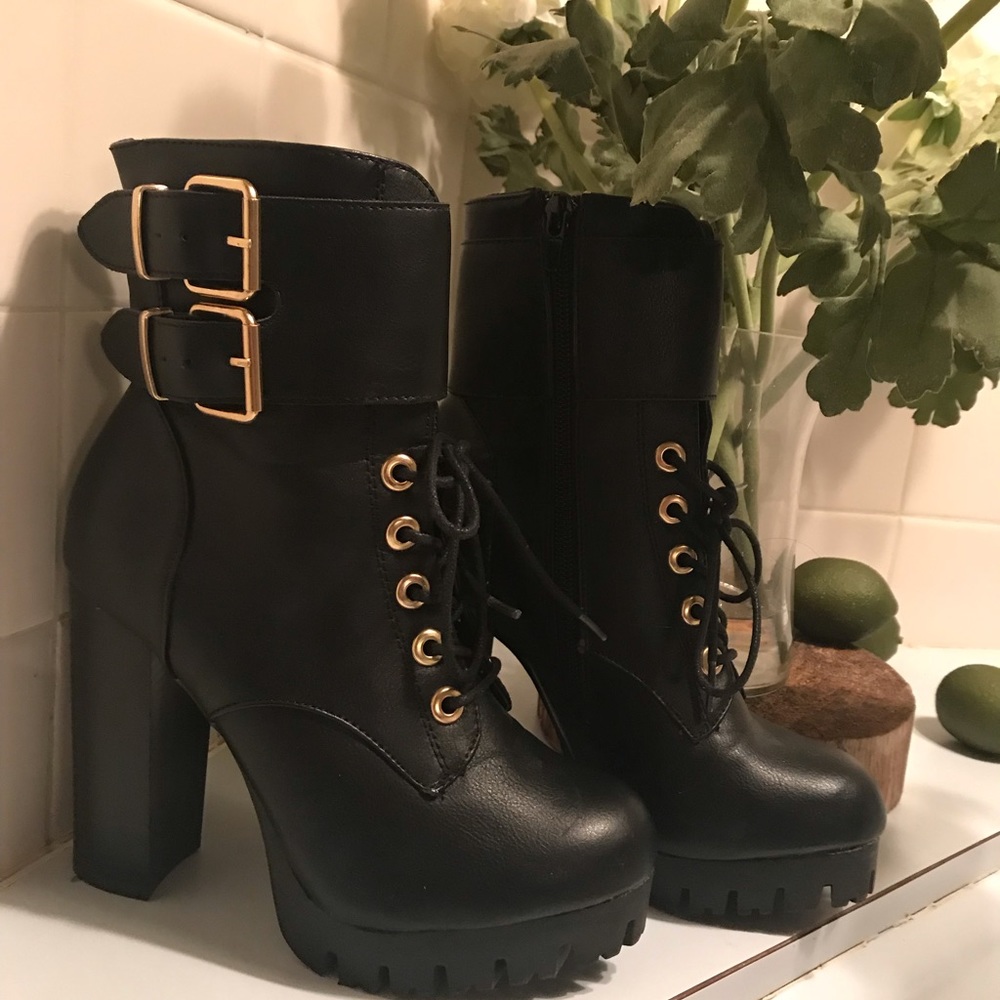 Wild Diva sz 7 Combat buckle boots